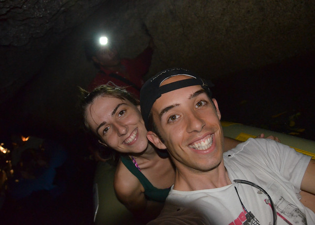 Más felices que unas castañuelas en el interior de la cueva de Koh Phanek