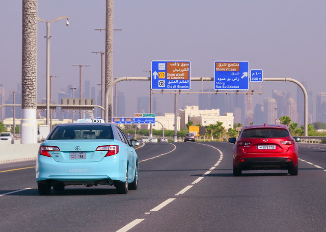 Tráfico de las autovías de Doha en dirección a la ciudad