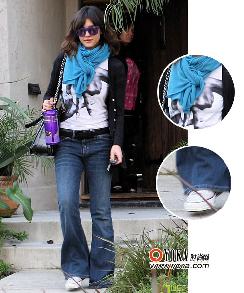 Captured-Jessica Alba modelling Cheats: scarf + shoes