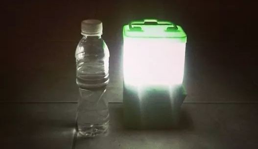 A glass of water and two teaspoons of salt, it can shine for 8 hours!