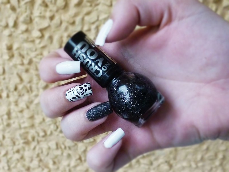 black white stamping nail