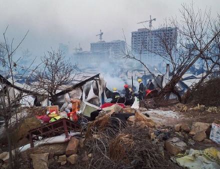 Shandong zaozhuang fetched 114 houses in case of fire 2 dead, father and son to save Burns