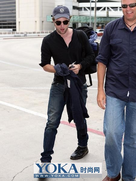 Star Hollywood actor jeans trend as tightly as possible
