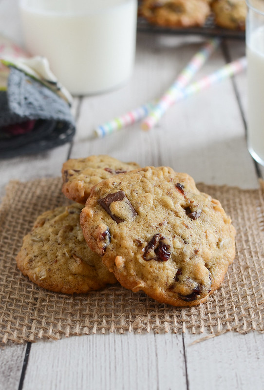 Granola Cookies - healthy and delicious recipe. Filled with flax seeds, cranberries, sunflower seeds, oats, and chocolate chunks. 