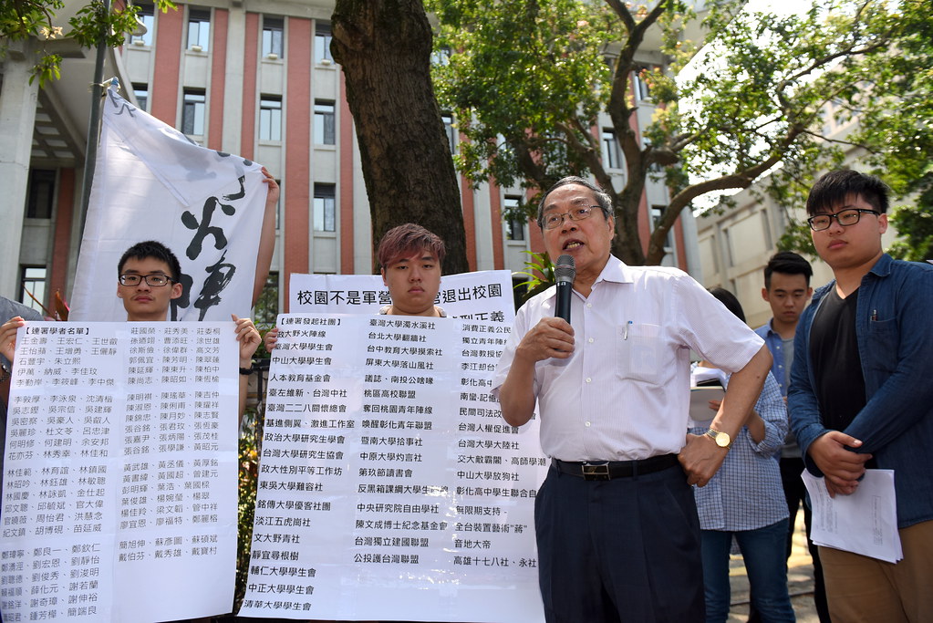 政大台灣文學研究所教授陳芳明表示：「黨政軍的設計者，他們都已經死去了30年、40年了，可是他們的幽靈，還是繼續統治我們的校園。」（攝影：宋小海）