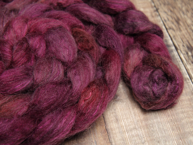 Lustre Blend fine British wool, merino, silk combed top/roving hand-dyed spinning fibre 100g – ‘Dancing in the Dark’ (purple)