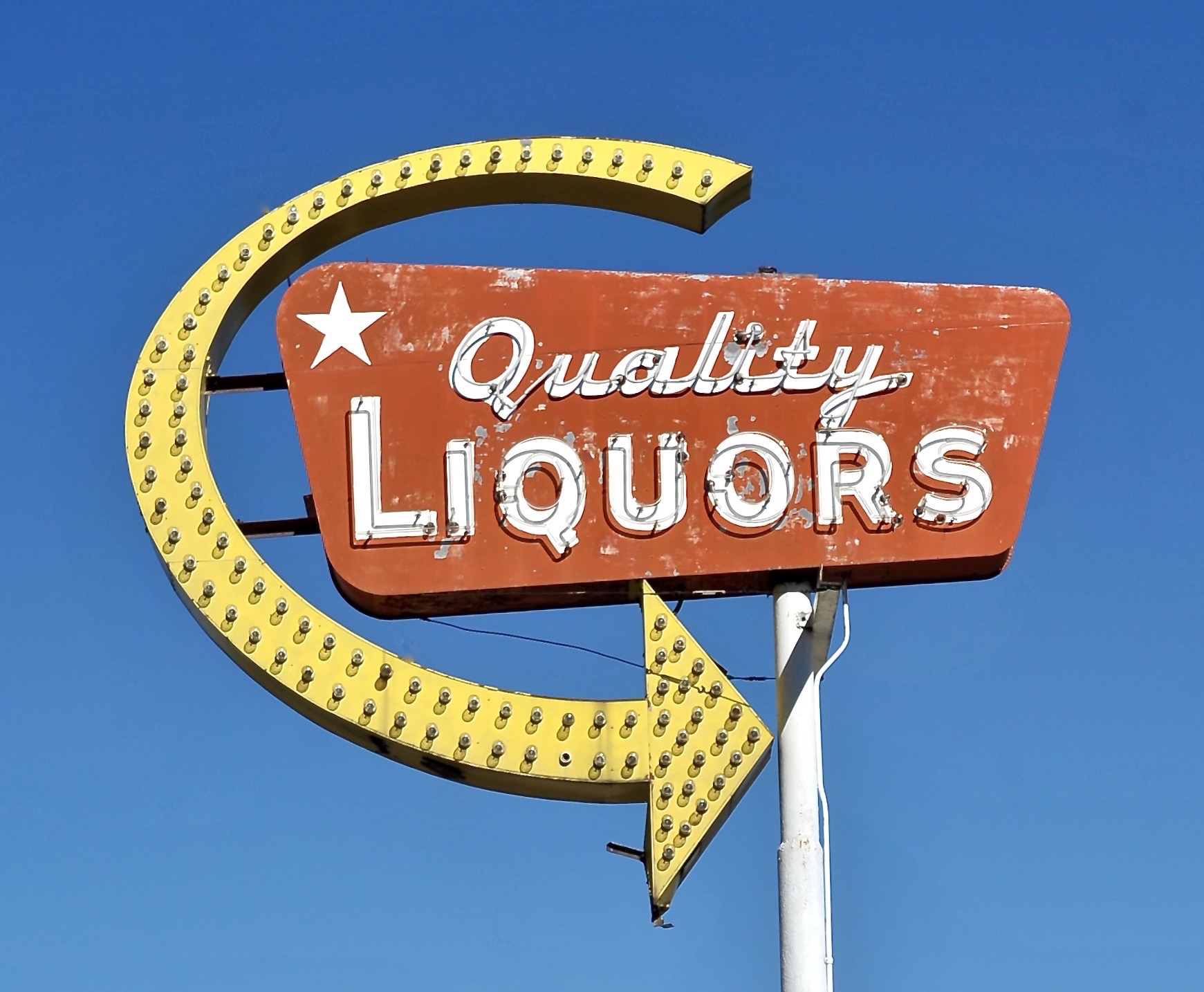 Quality Liquors - 1236 Main Street, Longmont, Colorado U.S.A. - October 25, 2017