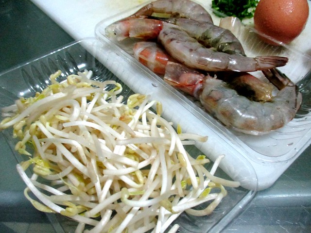 Prawns and bean sprouts