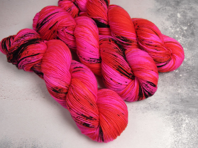 Favourite Sock – hand-dyed pure merino superwash wool 4 ply/sock yarn 100g – ‘Molten Poppy’