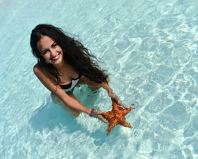 Con una estrella de mar en las aguas de la isla de las Iguanas
