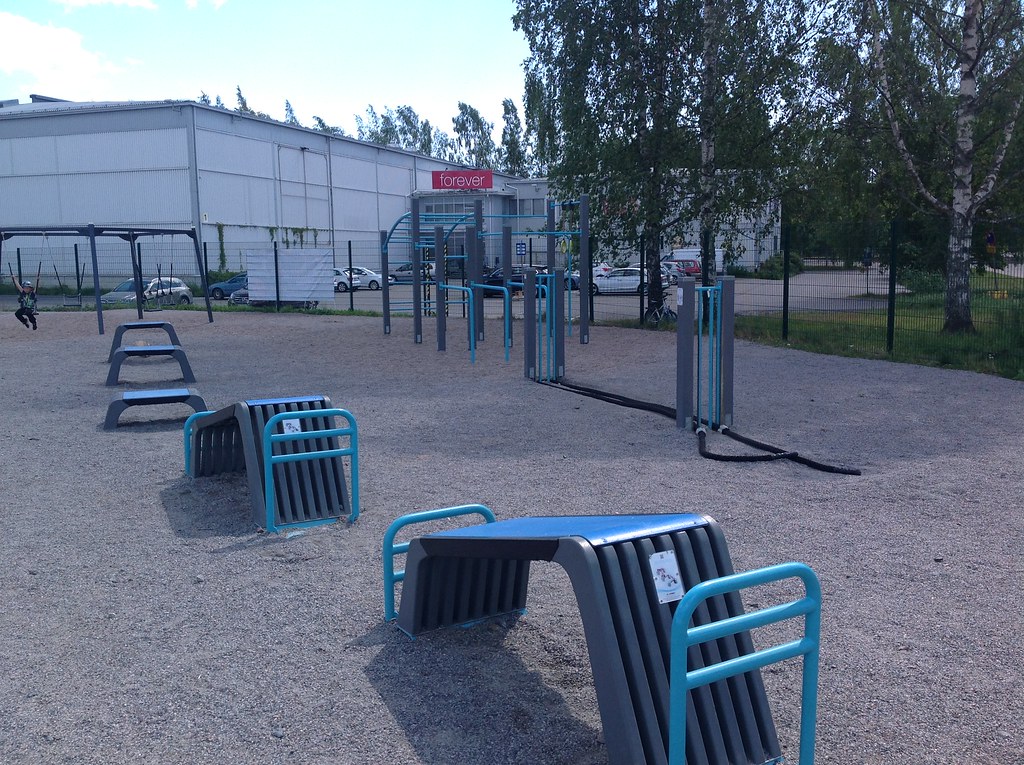 Picture of service point: Matinkylän urheilupuisto / Ulkokuntoiluvälineet (etelä)