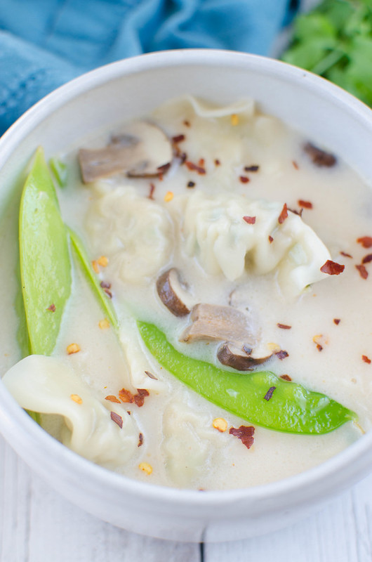 Spicy Coconut Wonton Soup - delicious 15 minute soup! Spicy coconut broth with wontons, mushrooms, and snow peas! 