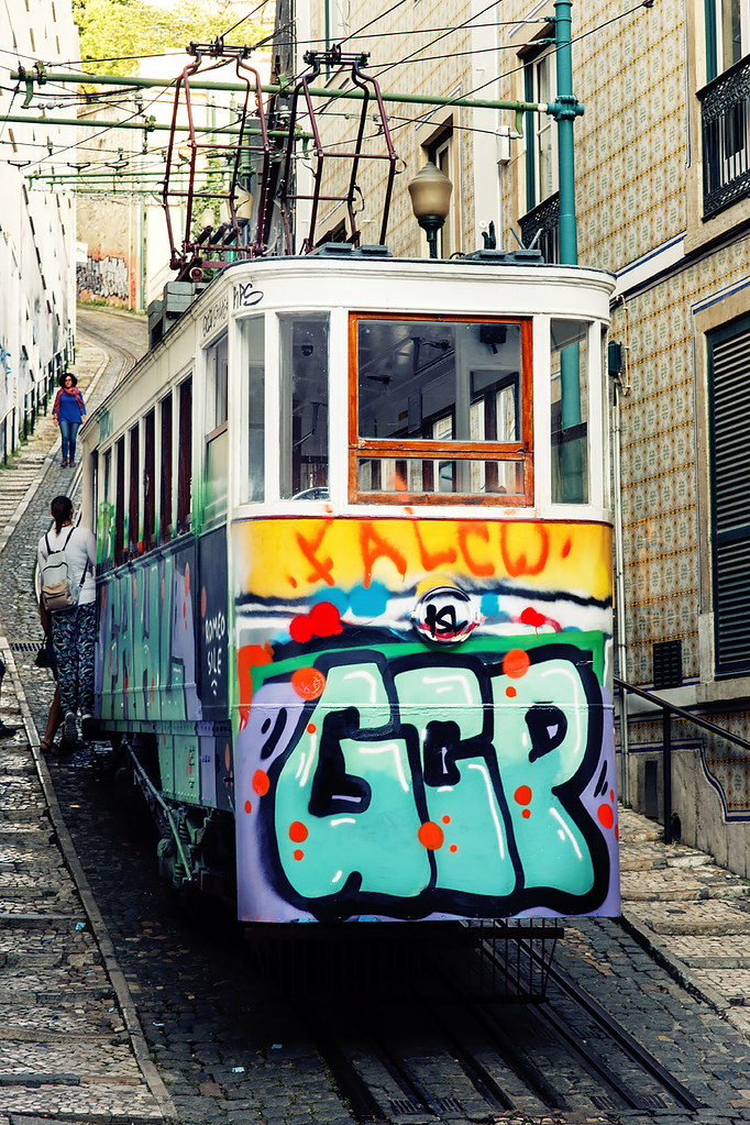 Транспорт в Лиссабоне: фуникулер Лавра (Elevador do Lavra)
