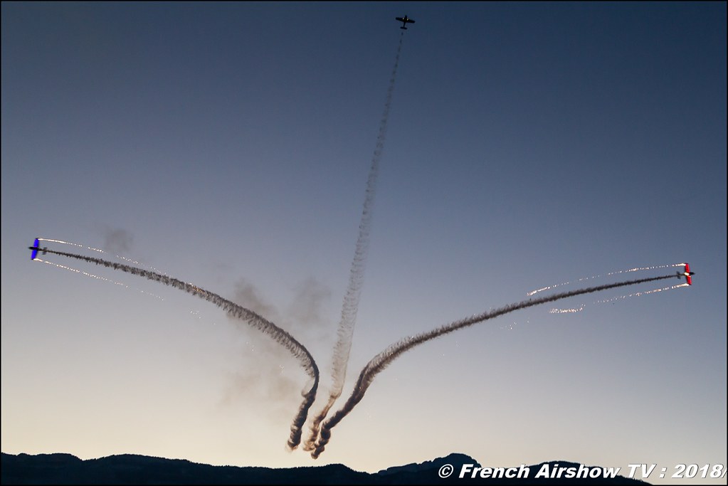 patrouille swift team Sunset — globe swift gc-1b night airshow , Grenoble Air Show -Versoud 2018 , Meeting Aerien Meeting Grenoble , Alpes Dauphiné , alpes , Canon EOS , Sigma France , contemporary lens , Meeting Aerien 2018