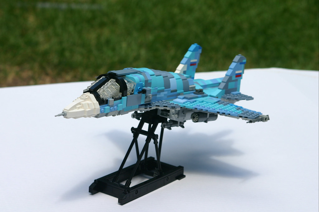 colorfully-camoflauged-sukhoi-su-34-fighter-bomber-the-brothers-brick