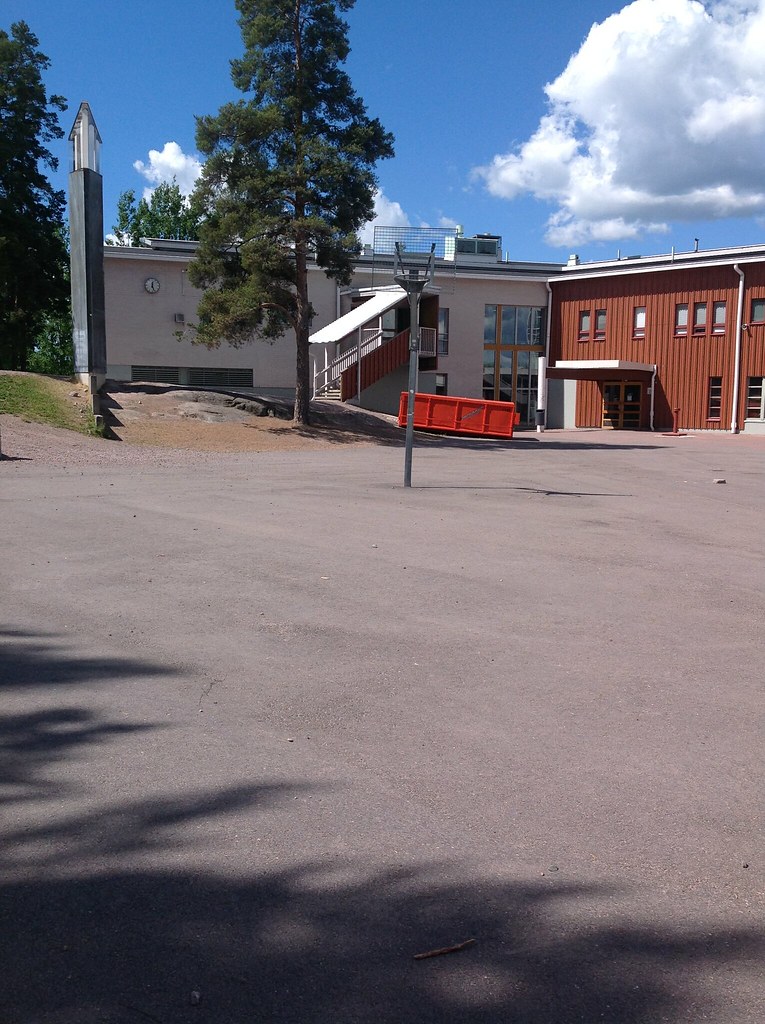 Picture of service point: Nöykkiön koulu / Koripallokenttä