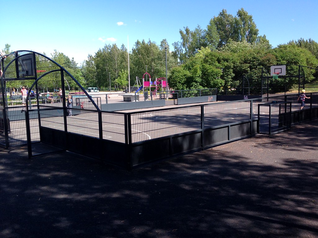 Picture of service point: Tapiolan asukaspuisto / Neighbourhood sports area