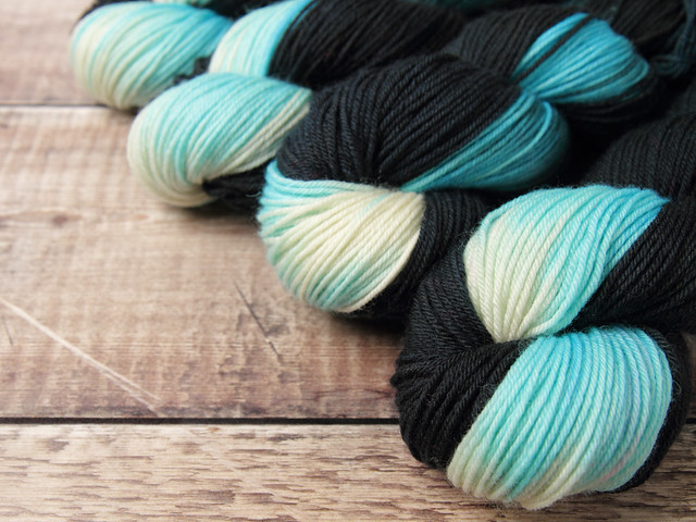 Dynamite DK hand-dyed superwash British BFL wool yarn 100g – ‘Tsunami’