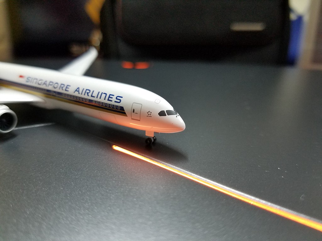 RARE Herpa Wings 1:500 Boeing 787-10 Singapore Airlines 531511 SIA 