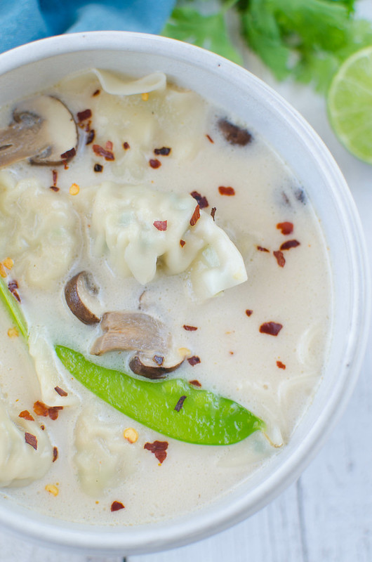 Spicy Coconut Wonton Soup - delicious 15 minute soup! Spicy coconut broth with wontons, mushrooms, and snow peas! 