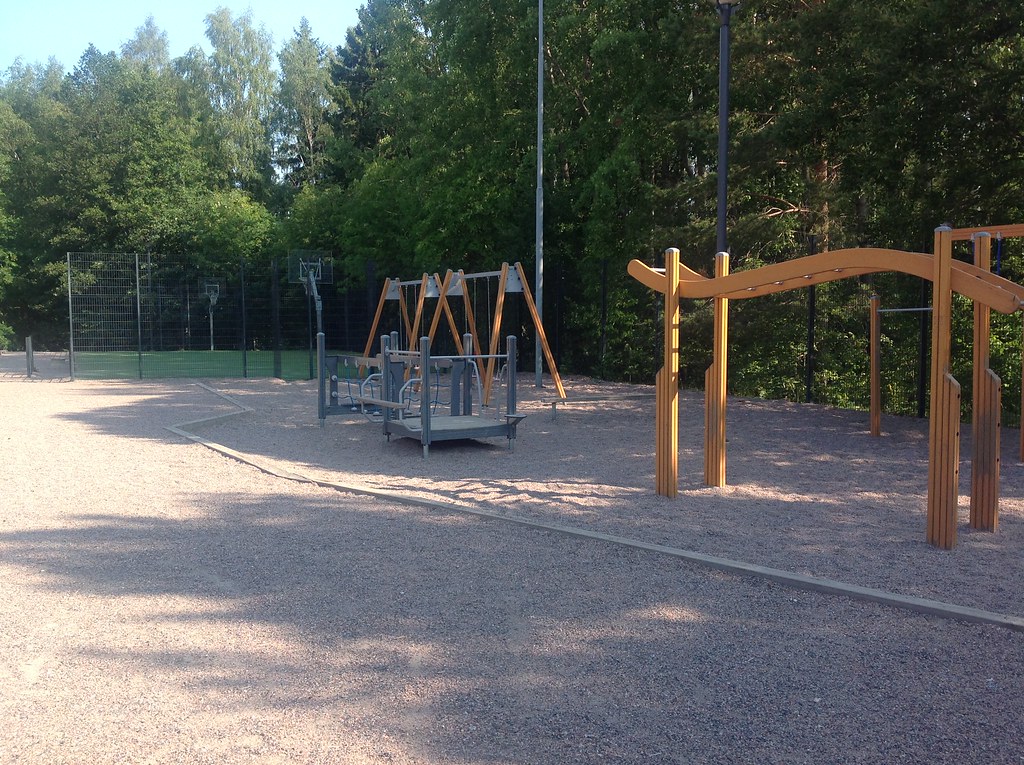 Picture of service point: Laurinlahden koulu / Neighbourhood sports area
