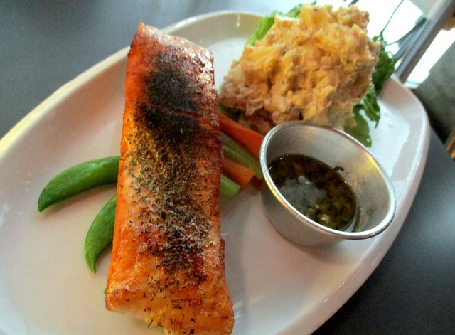 Cafe Cafe@Swan Square grilled Norwegian salmon