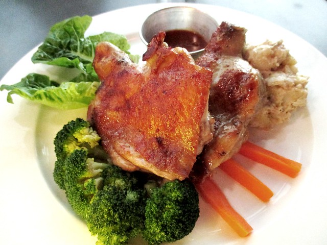 Cafe Cafe@Swan Square grilled chicken 1