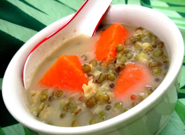 Bubur kacang hijau with sweet potatoes & sago pearls