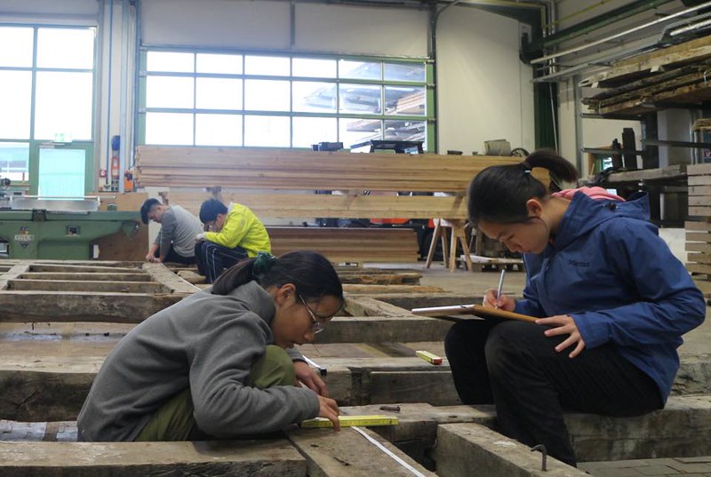 汗得建築工事實驗教育機構9月開課，培養能親手蓋出節能建築的工匠青年。照片提供：汗得學社。