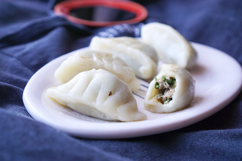 RECIPE: gluten free dumpling wrappers made from scratch with glutinous rice flour and Schar Mix It Universal gluten free flour blend | gluten free dumplings | gluten free gyoza | gluten free Chinese recipes | gluten free Japanese recipes | gluten free potsickers