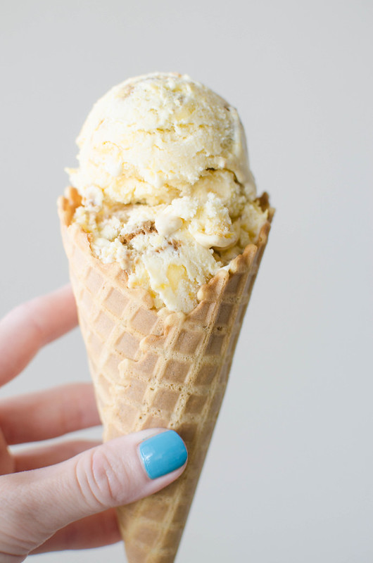 Ginger Peach Ice Cream - creamy ice cream with fresh peaches, ginger, and chopped gingersnap cookies! 