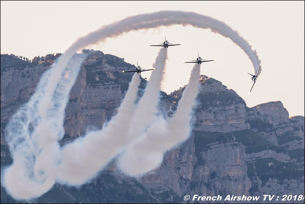 Breitling Jet Team Sunset - Patrouille Breitling , Grenoble Air Show -Versoud 2018 , Meeting Aerien Meeting Grenoble , Alpes Dauphiné , alpes , Canon EOS , Sigma France , contemporary lens , Meeting Aerien 2018