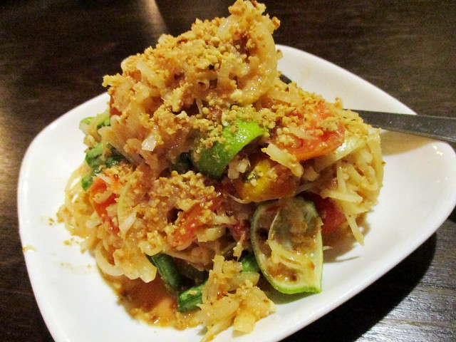Payung Cafe papaya salad