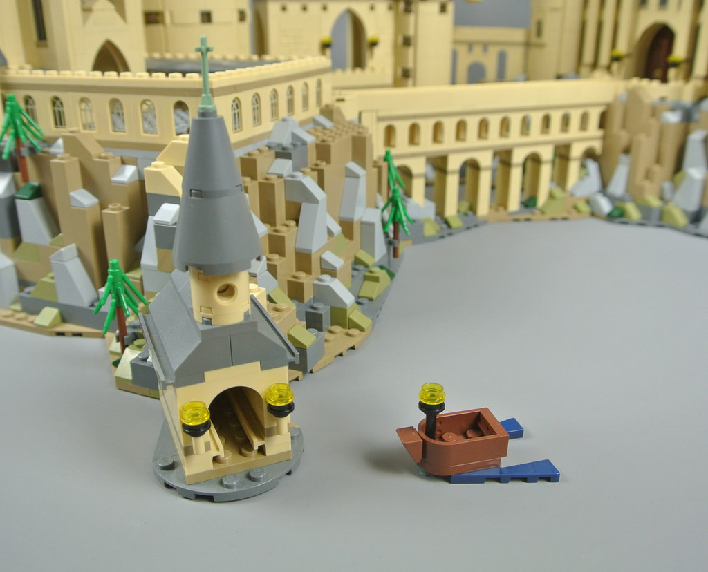 Review: building the epic 6000-piece Hogwarts Castle LEGO — Harry