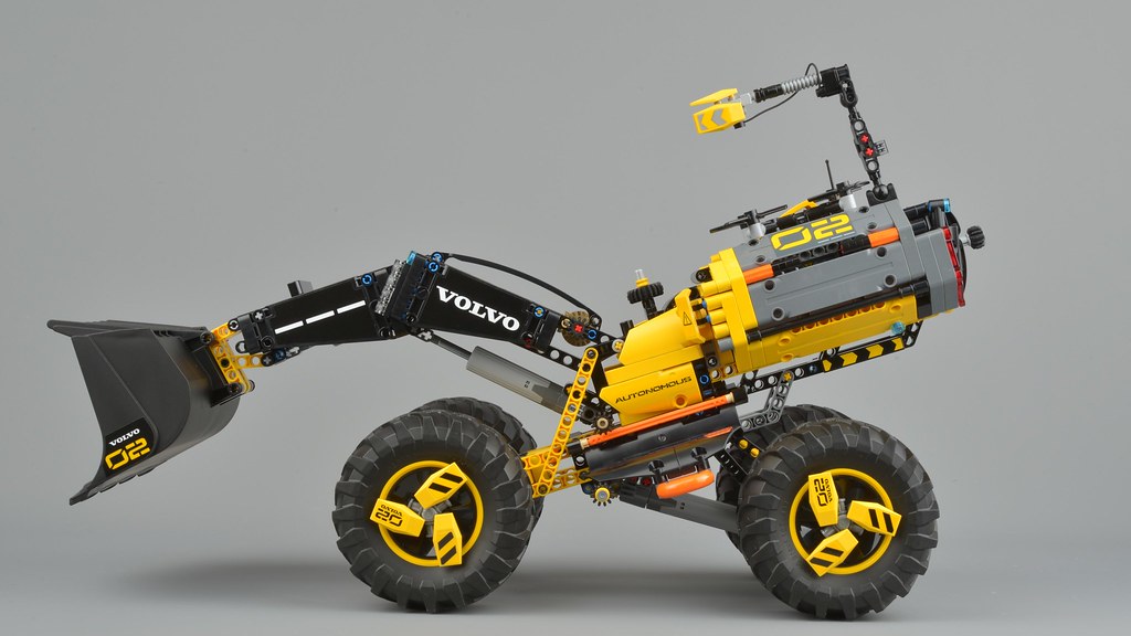 LEGO 42081 Volvo Concept Wheel Loader ZEUX review | Brickset