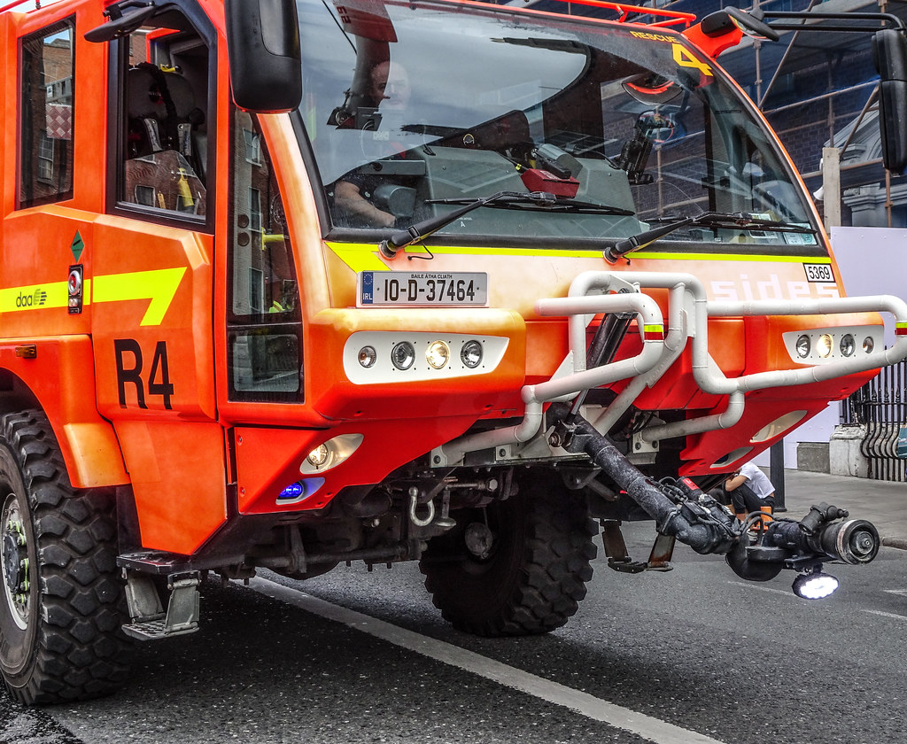 DUBLIN AIRPORT RESCUE 4 FIRE ENGINE [BUILT BY SIDES] 001