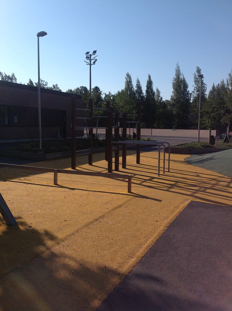 Picture of service point: Päivänkehrän koulu / Ulkokuntoiluvälineet