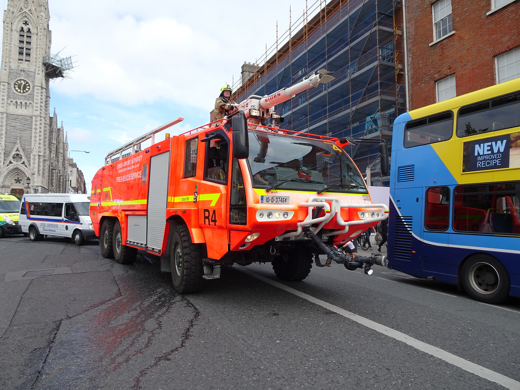 DUBLIN AIRPORT RESCUE 4 FIRE ENGINE [BUILT BY SIDES] 002