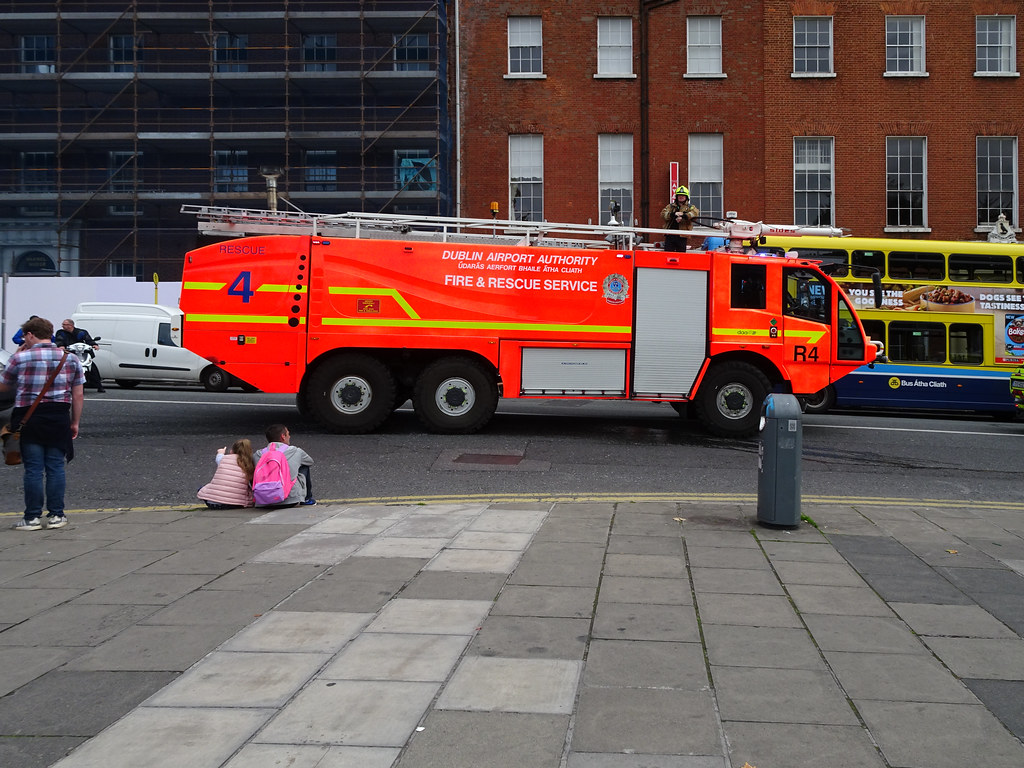 DUBLIN AIRPORT RESCUE 4 FIRE ENGINE [BUILT BY SIDES] 005