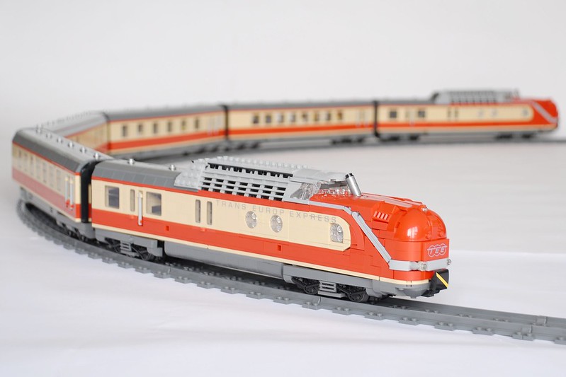 zacht terrorist Vergelijkbaar LEGO VT 11.5 Trans Europ Express (TEE) - LEGO Train Tech - Eurobricks Forums