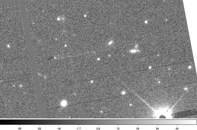 VCSE - A felfedezést hozó képek 2015-ből. Figyeljük meg, hogy a két elnyúlt, pici elliptikus galaxis mellettről elinduló kisbolygó csak fénypontnak látszik az optikai képeken. - wikipédia, PannSTARRS
