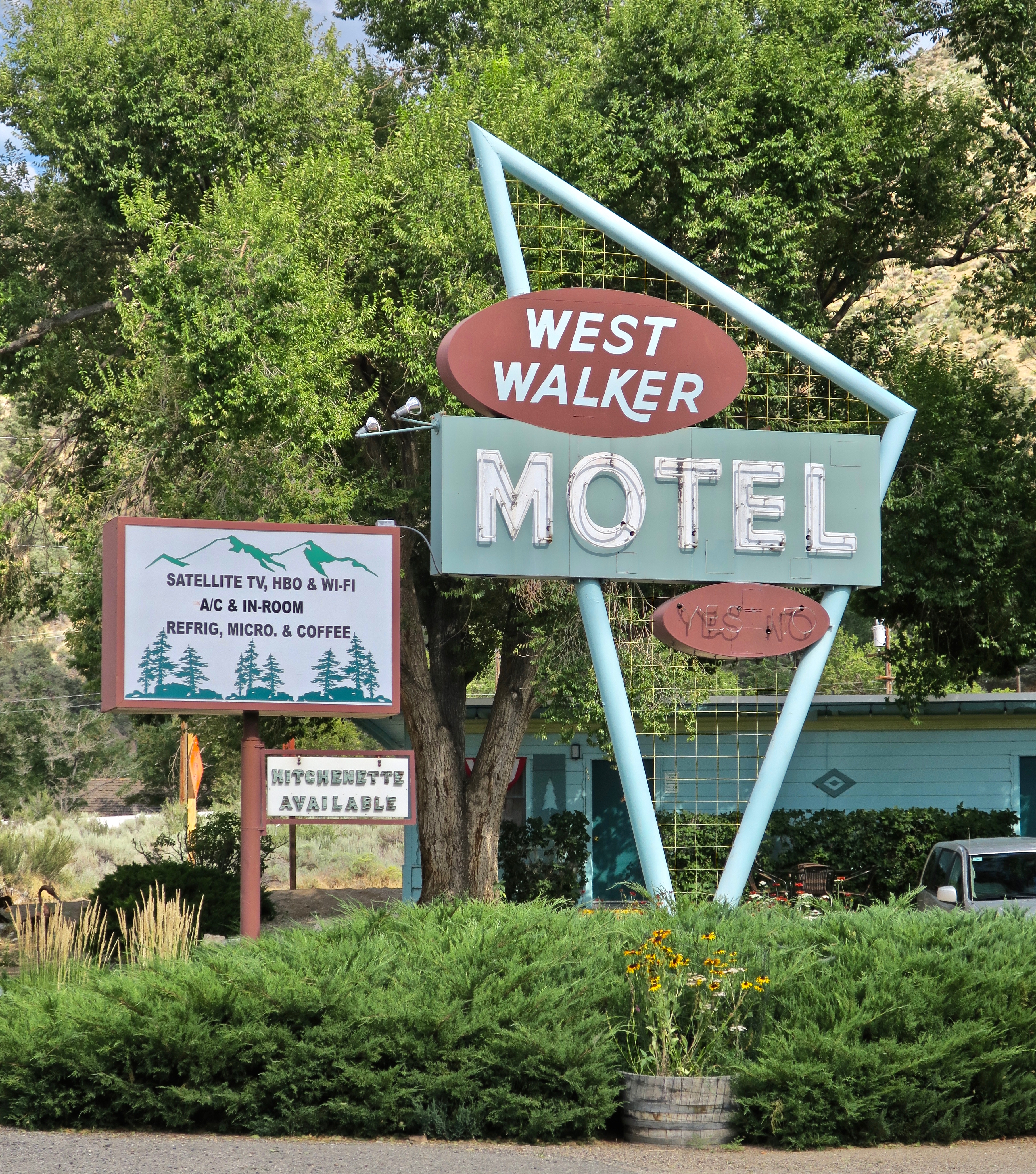 West Walker Motel - 106833 U.S. Highway 395, Walker, California U.S.A. - July 28, 2017