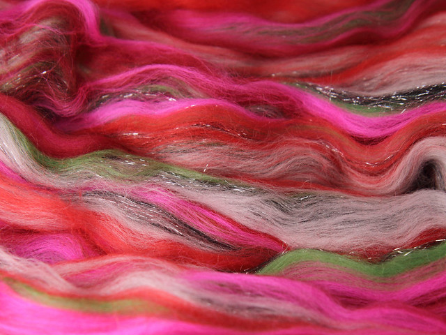 Rebel Blend extra fine Merino and Stellina combed top/roving spinning fibre 85g – ‘Every Rose Has Its Thorn’