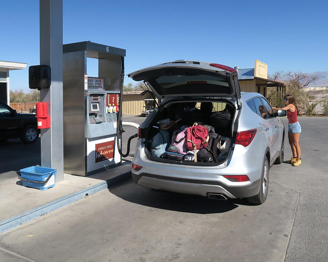 Reponiendo gasolina para ir a Monument Valley