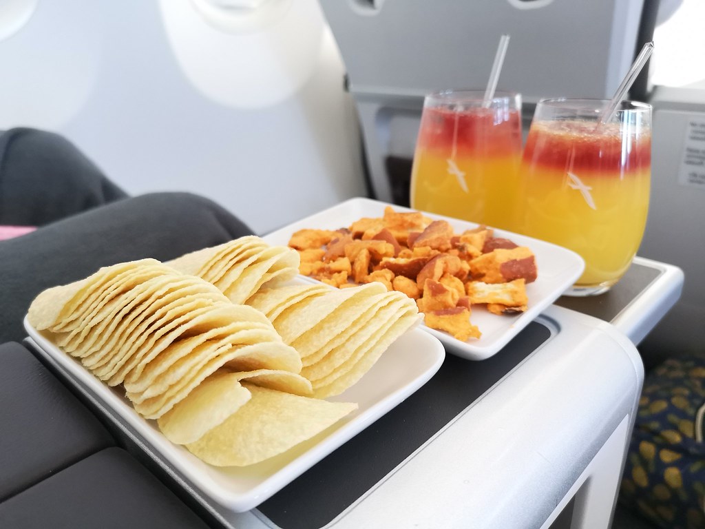 In Business Class, you can choose to have either Pringles, pretzels or nuts (not peanuts but macadamias and almonds) to go along with an alcoholic drink (in this case, Singapore Slings) the moment you settle down in your seat. The SilkAir stewardess we met made very good Singapore Slings!