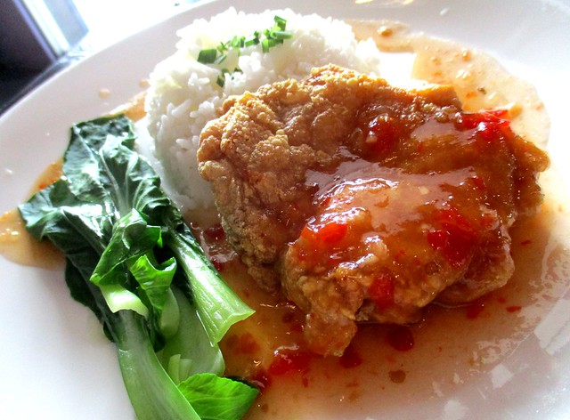 Le Cafe Thai sauce chicken rice set
