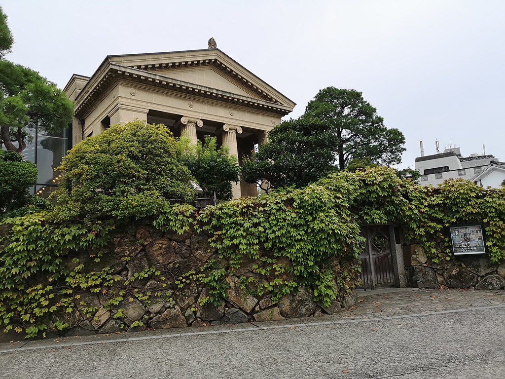 Art lovers should visit the Ohara Museum of Art, which is a privately operated museum specialising in Western art. You'll find works by El Greco, Gauguin, Monet, Matisse and other masterpieces here.