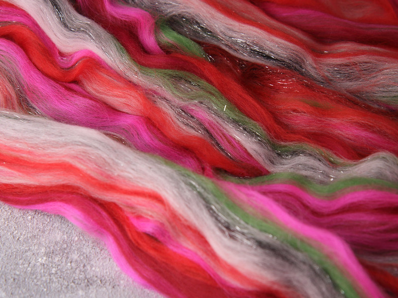 Rebel Blend extra fine Merino and Stellina combed top/roving spinning fibre 100g – ‘Every Rose Has Its Thorn’