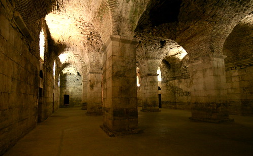 Inside Diocletians palace Split | w3.mrki.info/split/diokl.h… | Flickr