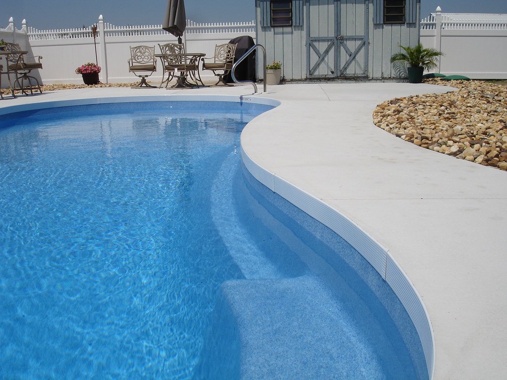 Cantilever Style Pool Deck Without The Hassle | www.vastec-u… | Flickr